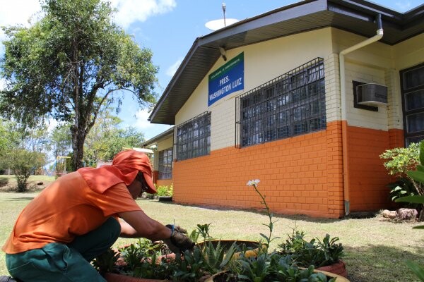 equipe-de-limpeza-da-comur-intensifica-acoes-em-escolas-municipais
