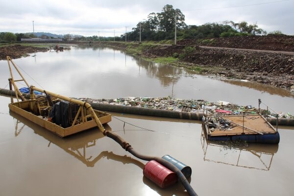 casa-de-bombas-em-dias-de-chuva-descarte-irregular-de-lixo-e-agravante