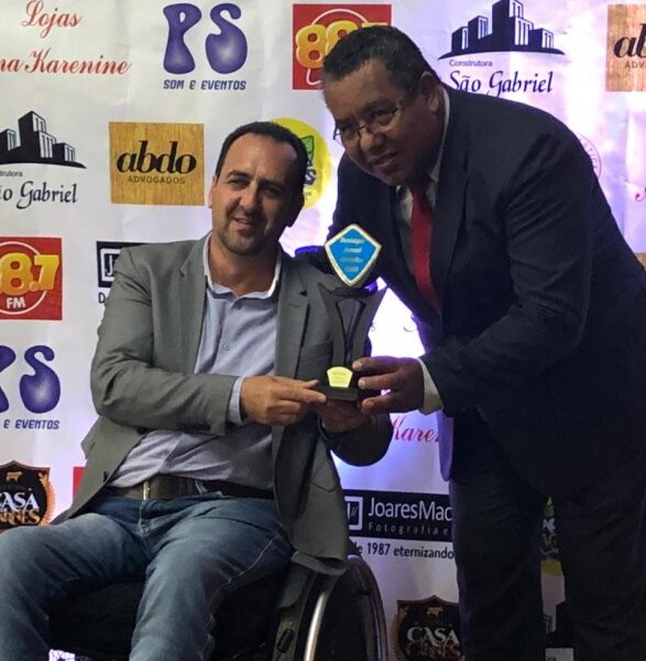 diretor-da-comur-recebe-o-premio-destaque-gestor-publico-2019